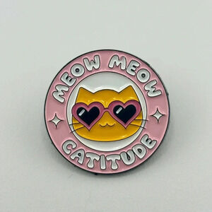 Cat pin. One inch circular. New. Gift for cat lovers.